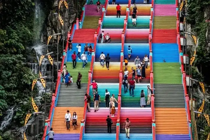 272 rainbow-colored steps of Batu Caves